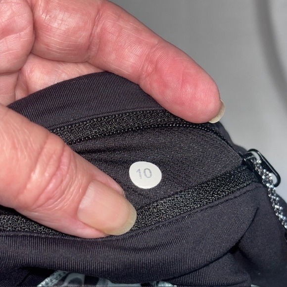 Lululemon Tracker Shorts Black Mint Green Leopard Spot Print Womens Size 10 - Picture 4 of 5